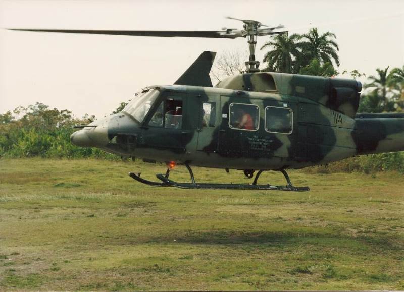 A Panamanian military
                helicopter leaving Union de Choco with health workers
                who had visited the village to hold a meeting with the
                women